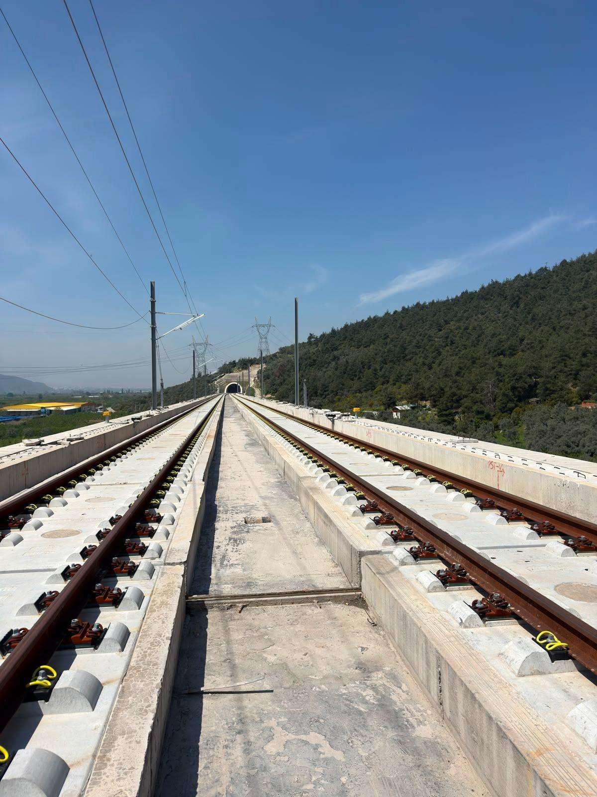 Hızlı tren geliyor, test s&uuml;r&uuml;şleri başlıyor: 2 saat 15 dakikaya d&uuml;şecek 12