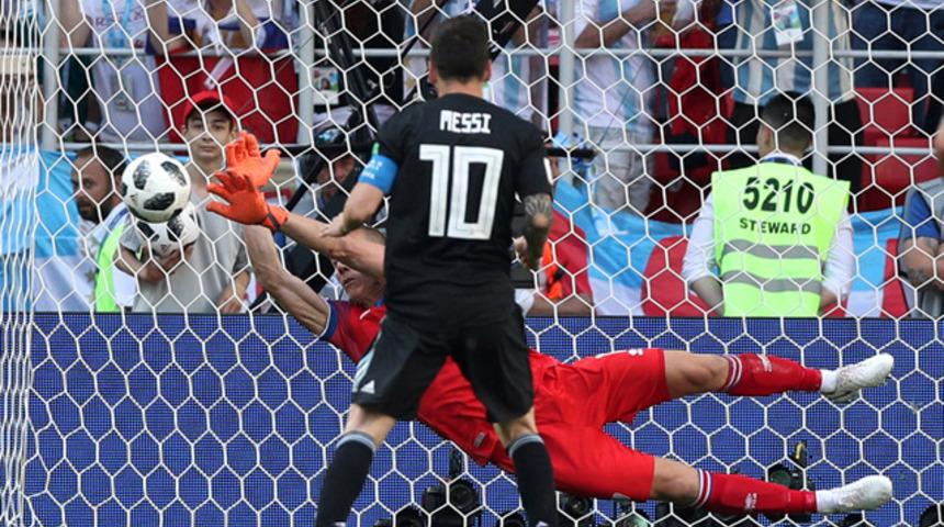 Arjantin'i Messi yaktı!