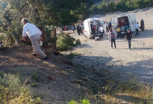 Traktör ile çarpışan yolcu otobüsü şarampole devrildi: 27 yaralı