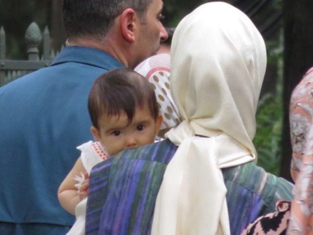 S&uuml;meyye Erdoğan Bayraktar bebeğiyle ilk defa g&ouml;r&uuml;nt&uuml;lendi 2