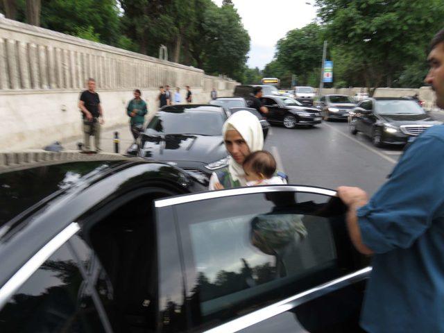 S&uuml;meyye Erdoğan Bayraktar bebeğiyle ilk defa g&ouml;r&uuml;nt&uuml;lendi 4