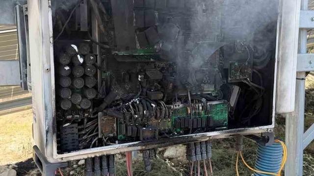 Burdur’da güneş enerji santralindeki trafo yangını otluk alana sıçradı