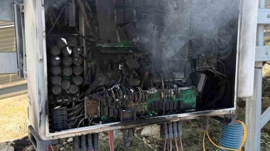 Burdur&rsquo;da g&uuml;neş enerji santralindeki trafo yangını otluk alana sı&ccedil;radı