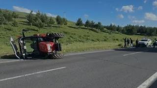 Karayolunda Traktör devrildi, sürücü hafif yaralandı