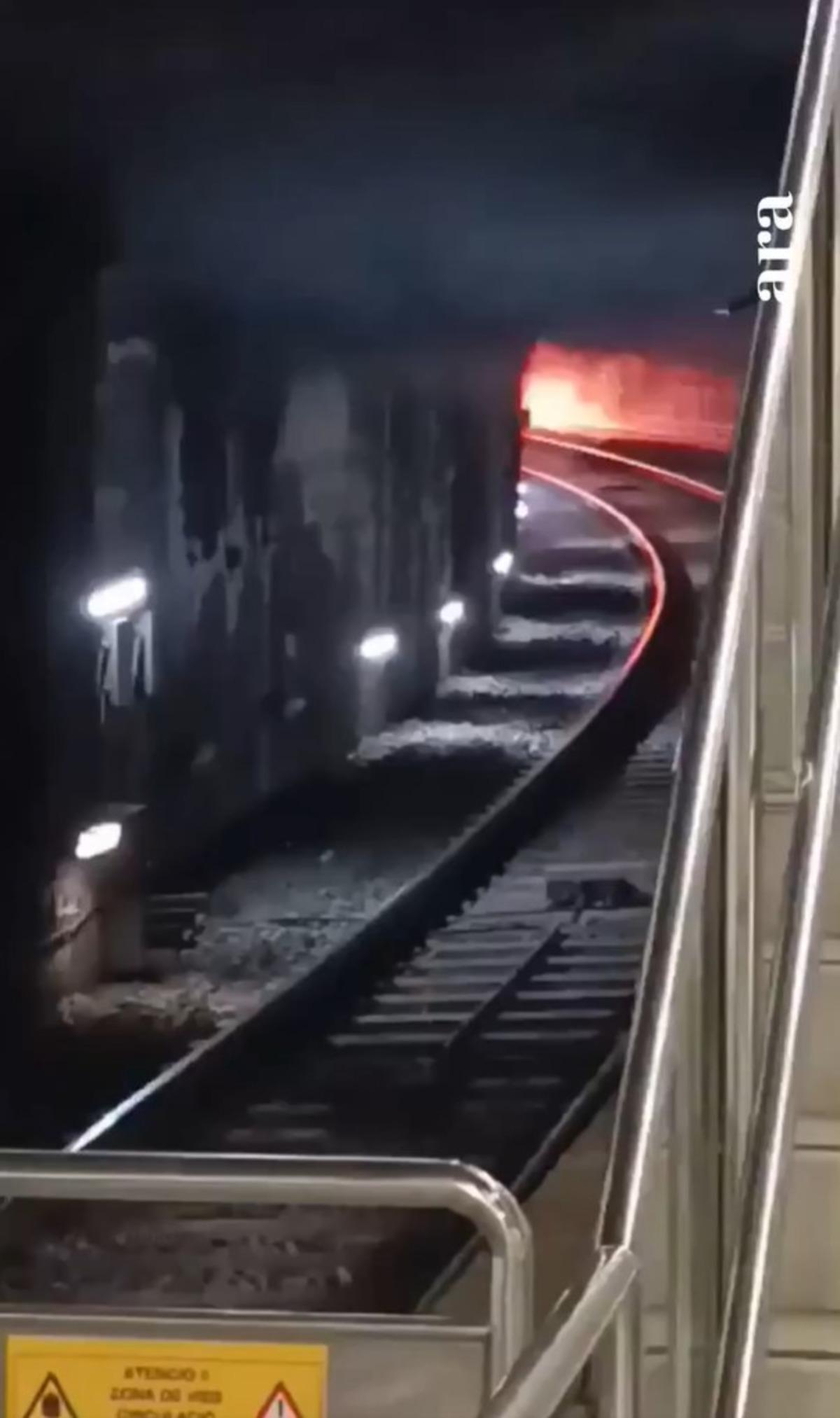 Barselona da metro kabusu! Yangın her tarafı sarınca mahsur kaldılar: 200 metre yürüyüp... 4