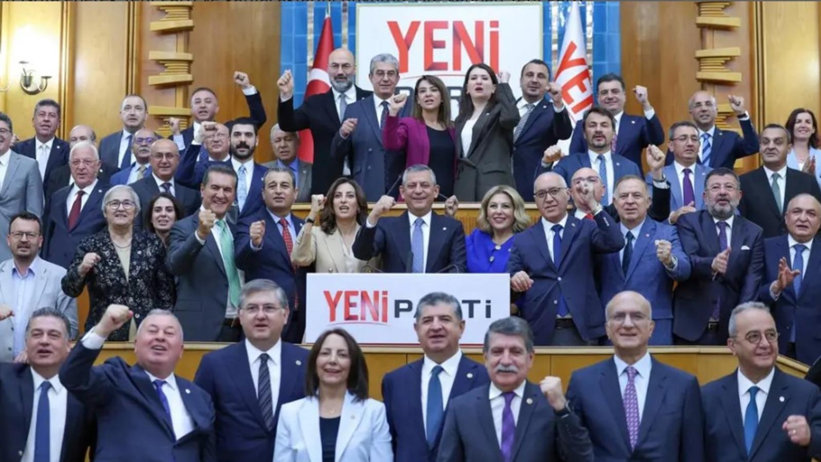 CHP'den Yeni Parti'ye geçiş sürüyor! İstanbul il yönetimi ve 36 ilçe başkanı istifa etti