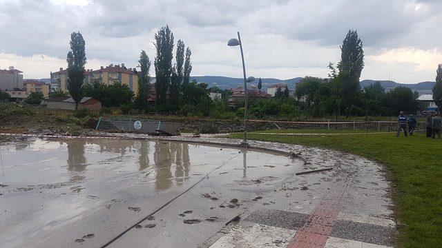 Manisa'da sel sularına kapılan Rüzgar'ı arama çalışmaları sürüyor