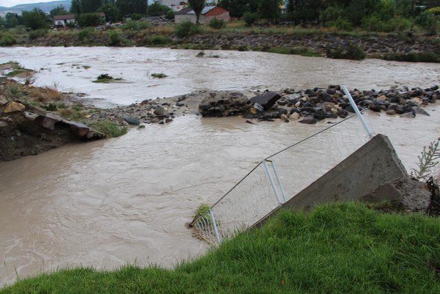 Manisa'da sel sularına kapılan Rüzgar'ı arama çalışmaları sürüyor