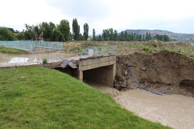 Manisa'da sel sularına kapılan Rüzgar'ı arama çalışmaları sürüyor