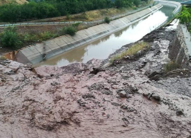 Amasya'yı sağanak ve dolu vurdu