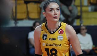 Galaya damga vurdu! Sa&ccedil;ı, makyajı ve elbisesiyle tam not aldı