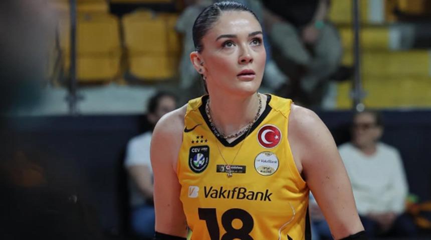 Zehra G&uuml;neş galaya damga vurdu! Sa&ccedil;ı, makyajı ve elbisesiyle tam not aldı