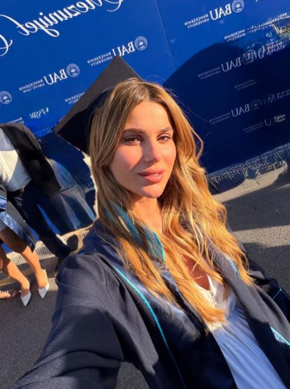 Nazlı Sabancı mezun oldu! Hacı Sabancı eşini yalnız bırakmadı 1