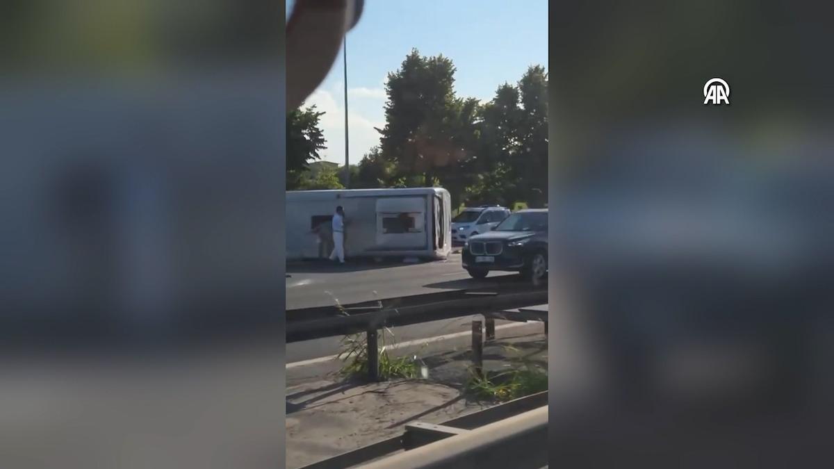 TEM de midib&uuml;s devrildi: &Ccedil;ok sayıda yaralı var  1