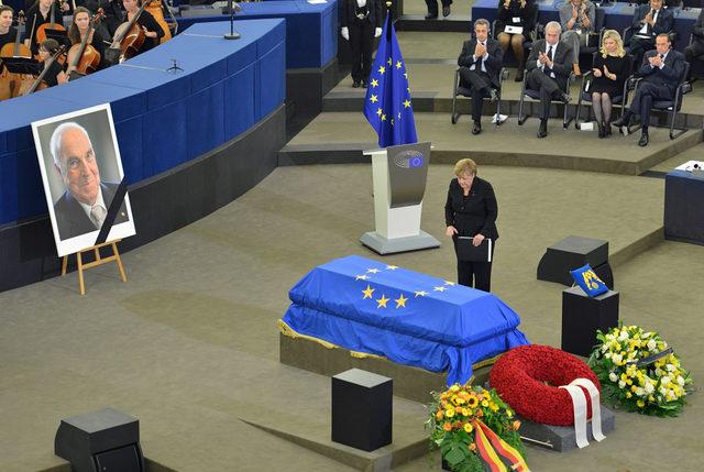 Helmut Kohl ölümünün birinci yıldönümünde anıldı