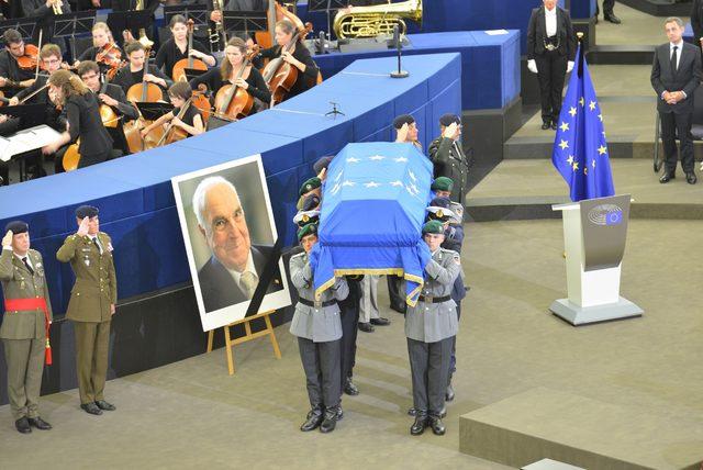 Helmut Kohl ölümünün birinci yıldönümünde anıldı