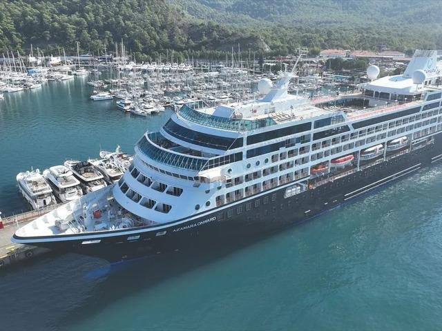 L&uuml;ks kruvaziyer "Azamara Onward" Marmaris'e 649 turistle geldi
