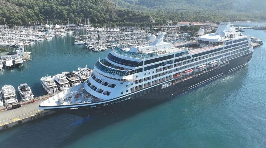 L&uuml;ks kruvaziyer "Azamara Onward" Marmaris'e 649 turistle geldi