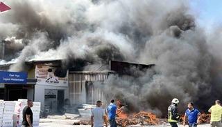 Gazipaşa&rsquo;da inşaat malzemeleri deposunda yangın