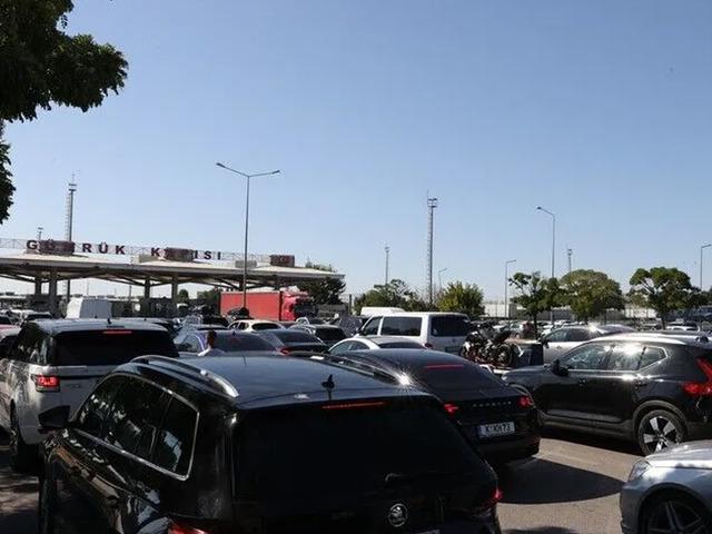 Yabancı plakalı ara&ccedil;lar i&ccedil;in d&uuml;zenleme: &Ouml;demeden &ccedil;ıkamayacak