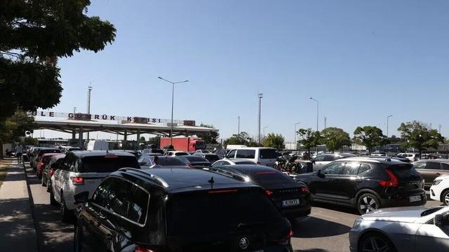 Yabancı plakalı araçlar için düzenleme: Ödemeden çıkamayacak