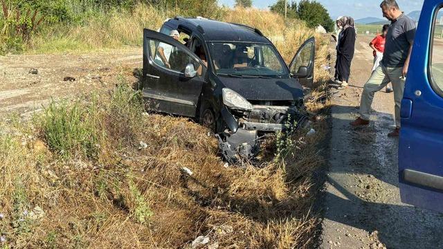Hafif ticari araç takla attı: 2’si çocuk 5 yaralı