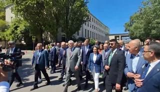 Şehit er yakınları ve gazilerin eylemine Dervişoğlu'ndan destek! G&uuml;venpark'a y&uuml;r&uuml;d&uuml;