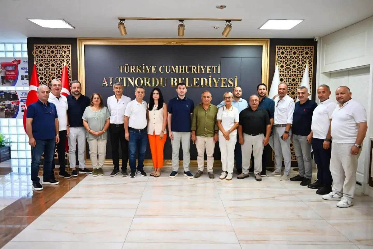 Altınordu Belediye Başkanı, meclis &uuml;yeleriyle beraber CHP den istifa etti 2