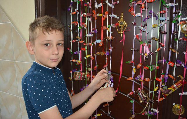 &Uuml;niversite &ouml;ğrencisi bulduğu y&ouml;ntemle &ccedil;ocukları sevindirdi 4