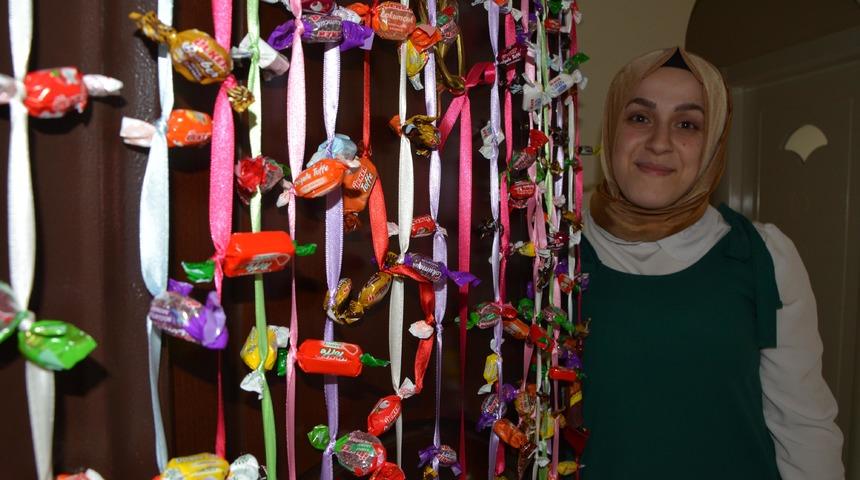 &Uuml;niversite &ouml;ğrencisi bulduğu y&ouml;ntemle &ccedil;ocukları sevindirdi