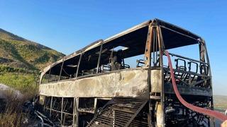 Antalya’da yanan yolcu otobüsü hurdaya döndü
