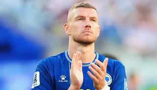Fenerbah&ccedil;e'nin eski yıldızı Edin Dzeko futbola doymadı! İşte atacağı s&uuml;rpriz imza...