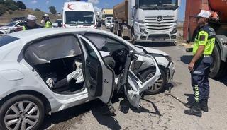 Pendik&rsquo;te otomobillerin &ccedil;arpıştığı kazada 2 kişi yaralandı