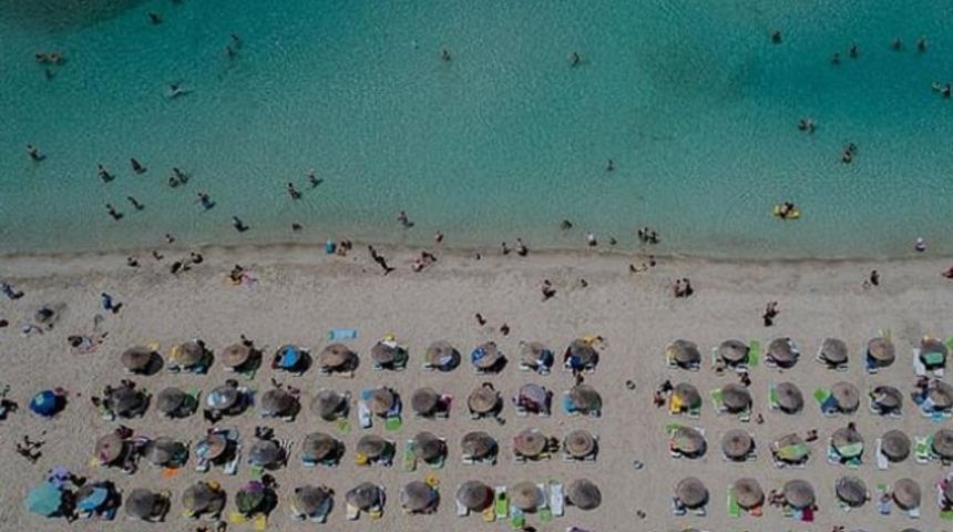 Çeşme'ye günlük yaklaşık 700 bin kişi giriş yaptı