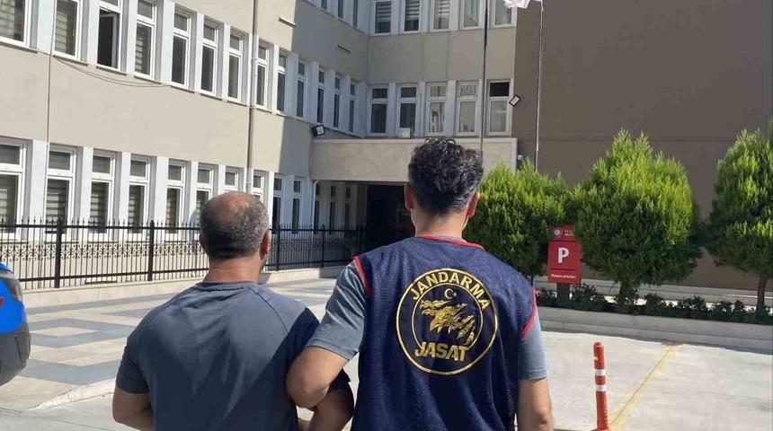 Aydın&rsquo;da aranan 3 h&uuml;k&uuml;ml&uuml; jandarmadan ka&ccedil;amadı