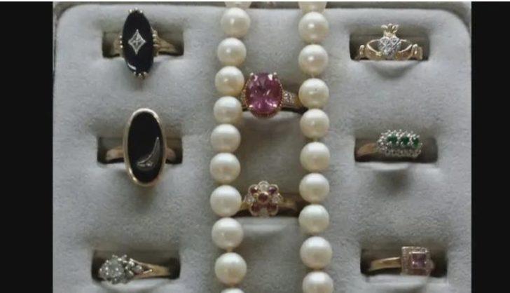 2 liraya kulak temizleme çubuğu aldı, içinden çıkanları görünce gözlerine inanamadı G4