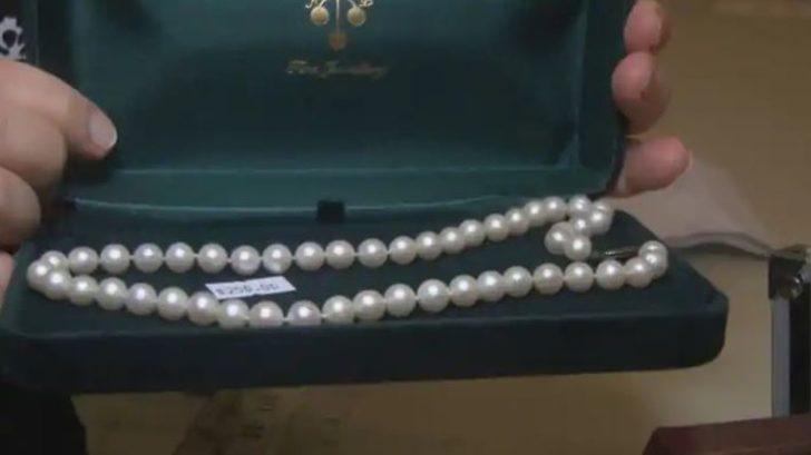 2 liraya kulak temizleme çubuğu aldı, içinden çıkanları görünce gözlerine inanamadı G5