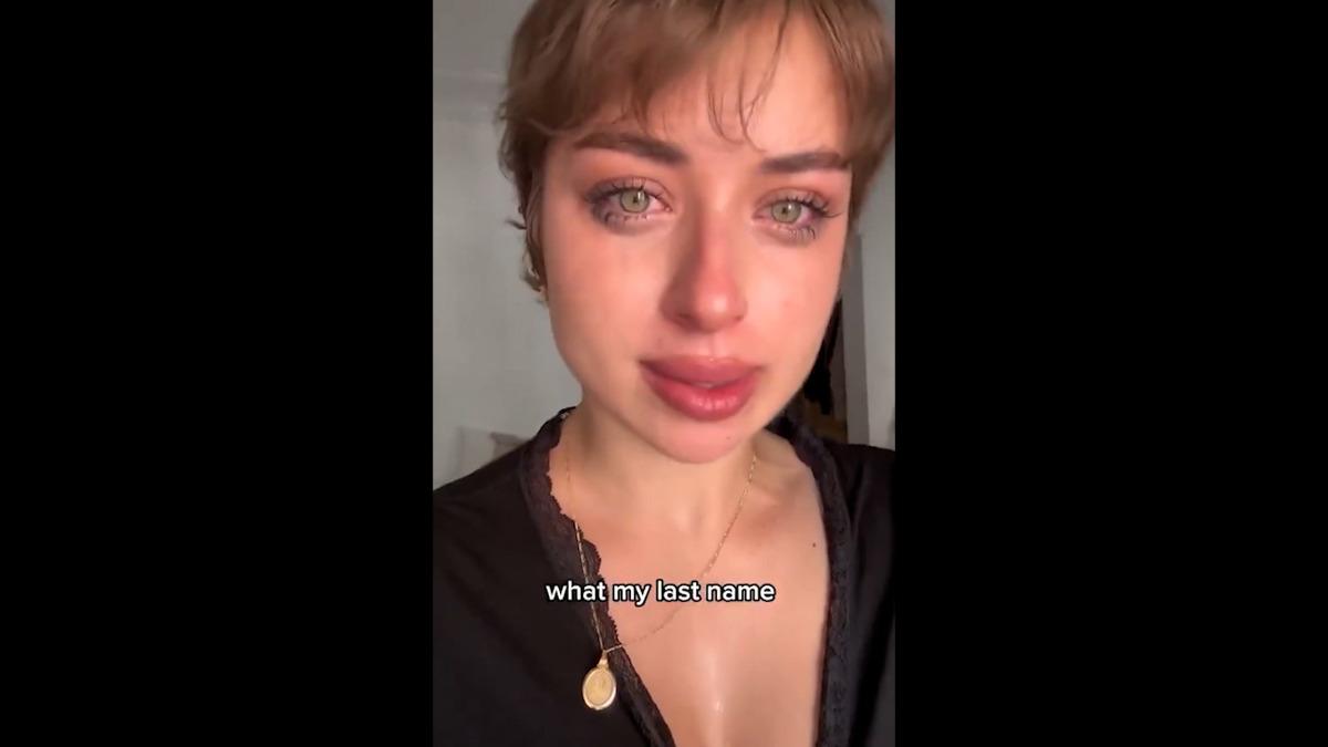 Yurt dışına taşındı, ismi başına bela oldu! Adını s&ouml;ylediği an kahkaha kopuyor 1