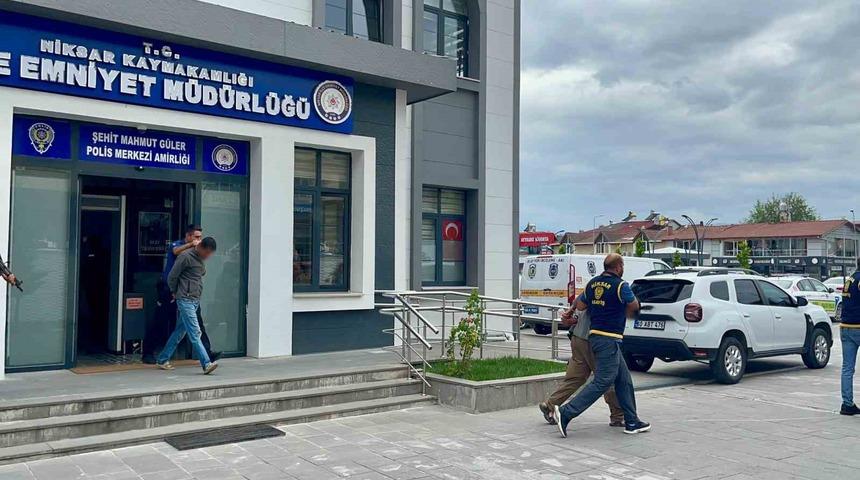 Tokat&rsquo;ta lastik hırsızlığı yapan ş&uuml;pheliler Sivas&rsquo;ta yakalandı