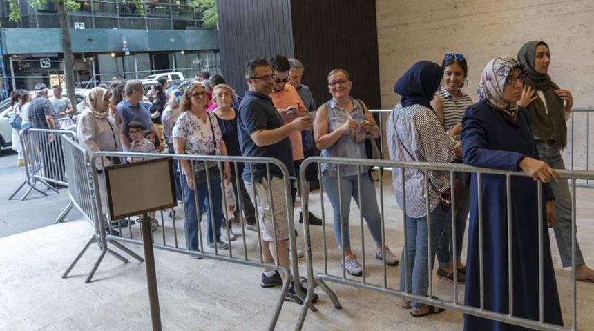 T&uuml;rk vatandaşları oyunu kullandı! O &uuml;lkede sandıklar kapandı