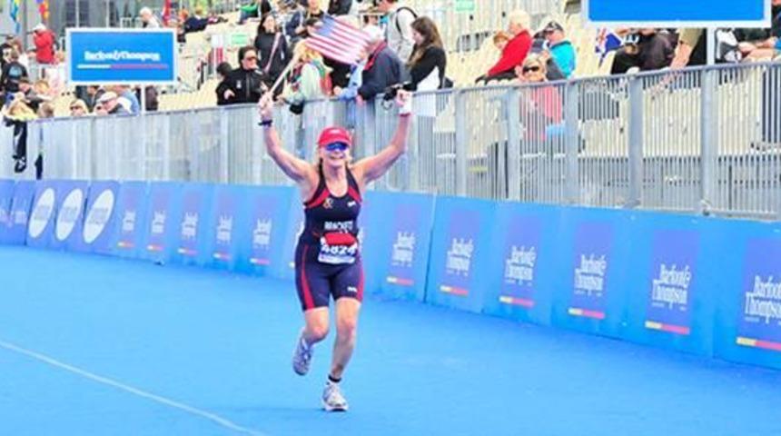 77 yaşındaki triatlet gazeteci bisikletten düşerek öldü