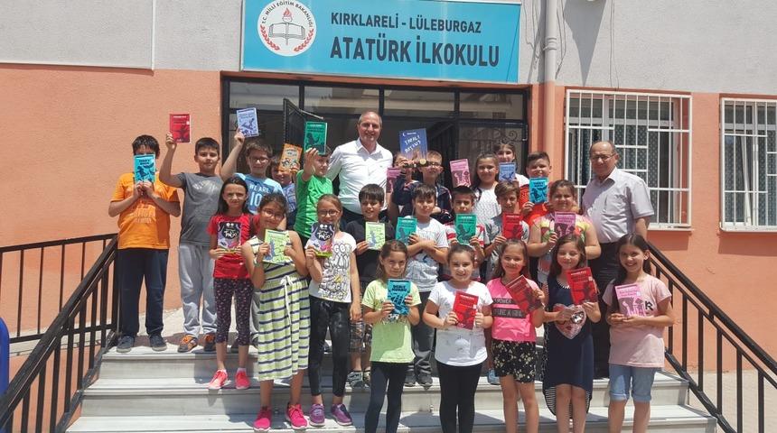 Köy okullarına kitap bağışı