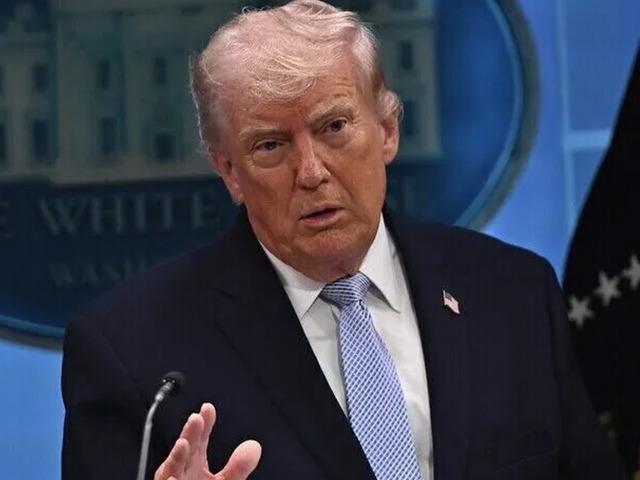 Trump: "İran'ı &ccedil;ok sert bir şekilde vuracağız sıra bizde"