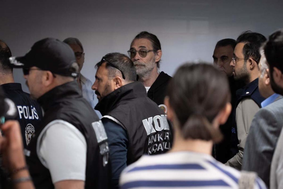 Etimesgut Belediyesi ne operasyon! Erdal Beşik&ccedil;ioğlu g&ouml;zaltında... İşte ilk g&ouml;r&uuml;nt&uuml; 3