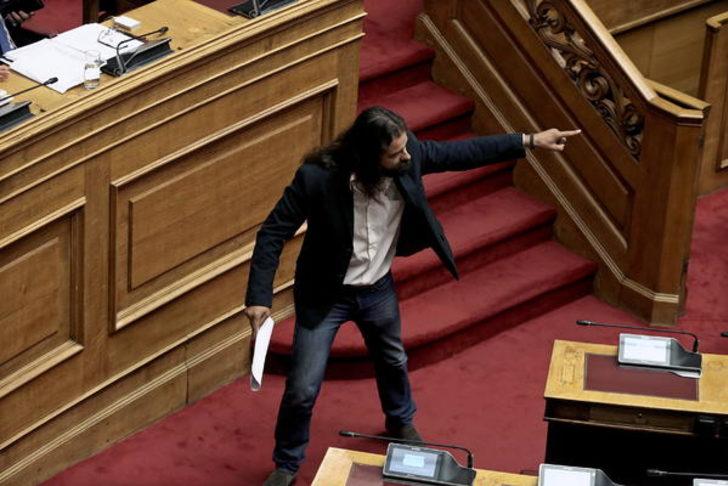 Yunanistan'da darbe çağrısında bulunan milletvekiline gözaltı