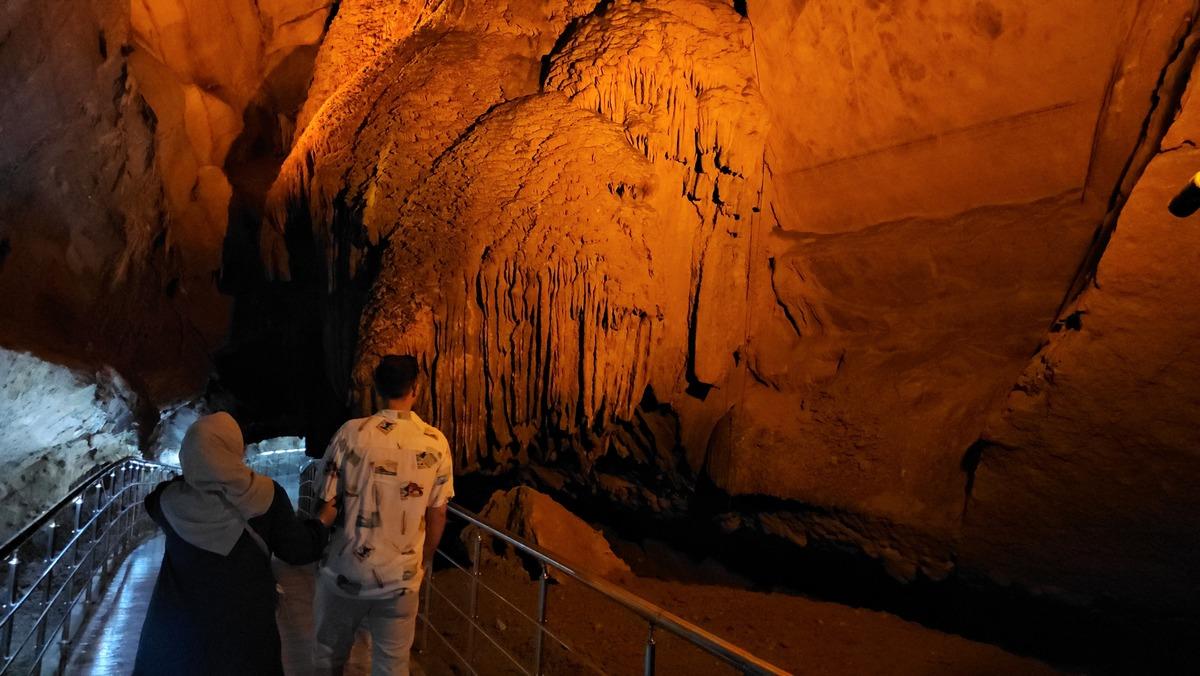 Türkiye nin en uzunlarından: Şifalı mağaraya ziyaretçi akını 1