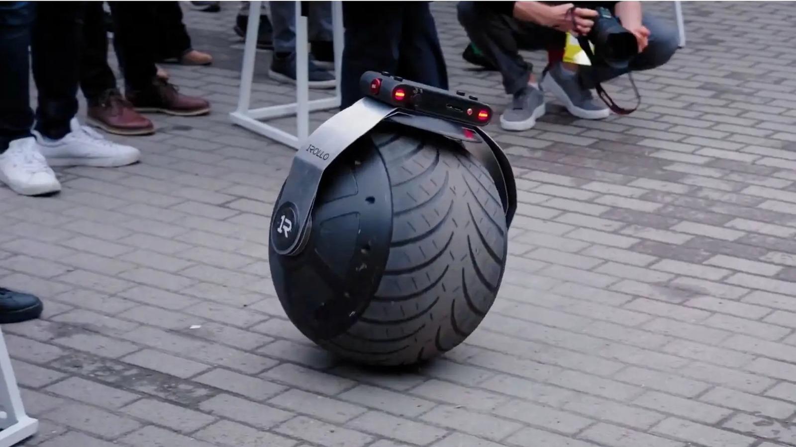Tek tekerlekli güvenlik robotu tanıtıldı: 30 km/sa hıza çıkabiliyor