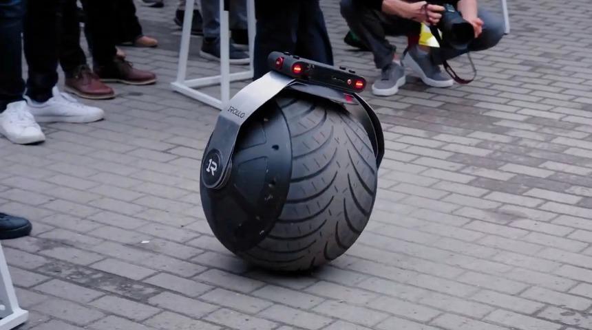 Tek tekerlekli g&uuml;venlik robotu tanıtıldı: 30 km/sa hıza &ccedil;ıkabiliyor