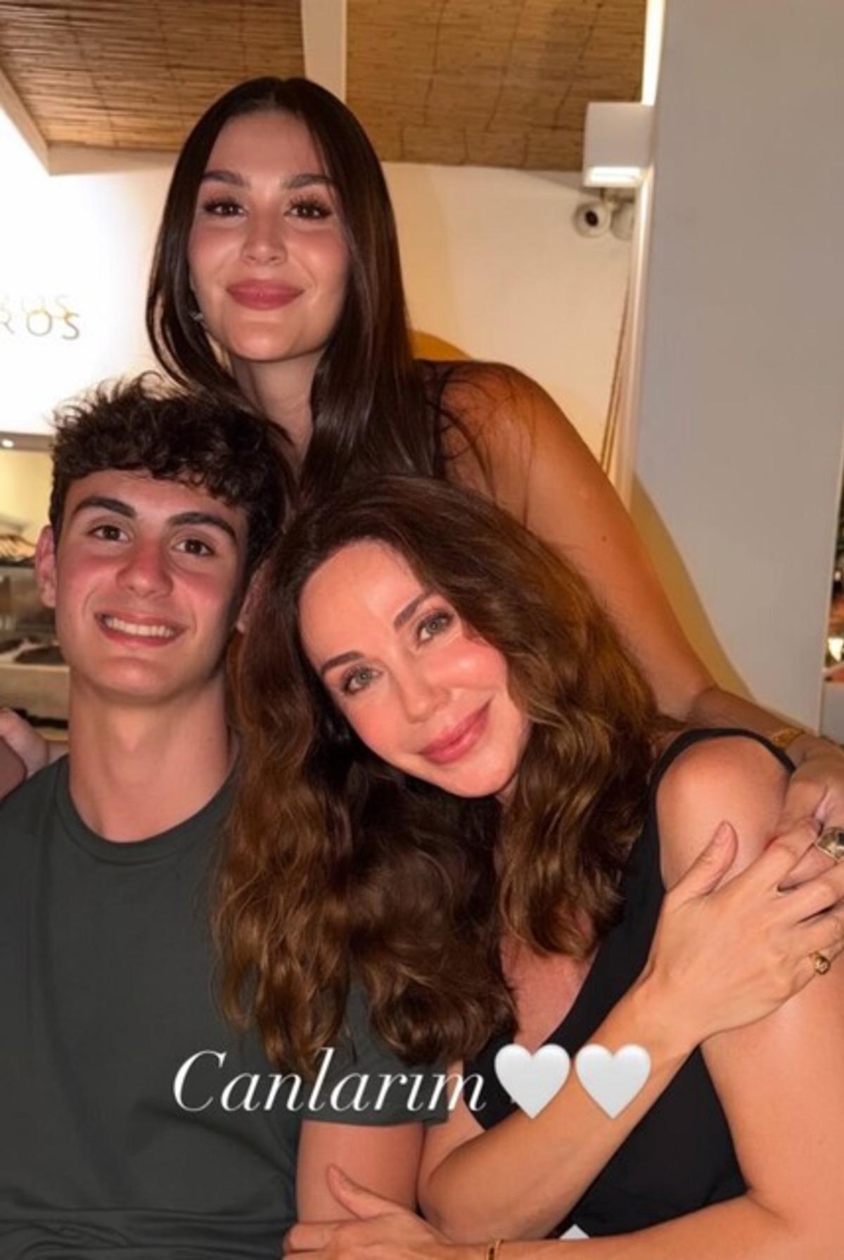 Demet Şener bikinisini giyip sere serpe uzandı! Fiziğini sergiledi 1