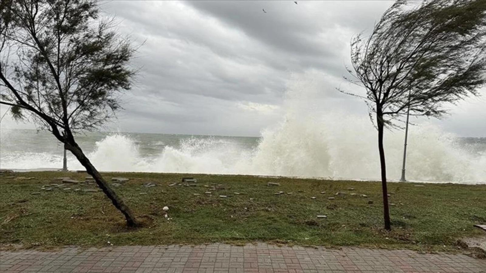 Şiddeti saatte 70 kilometreye kadar çıkacak! İstanbul Valiliği'nden kuvvetli rüzgar uyarısı
